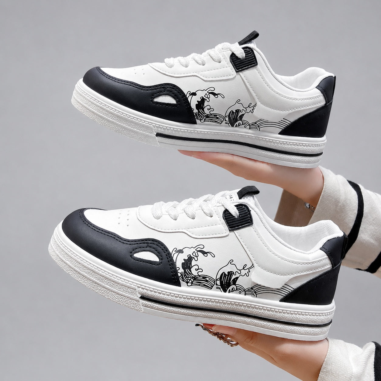 Navio Wave Low-Top Sneakers