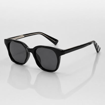 Quelva Mavio Sunglasses — Black Frame Black And Gray Film C1 (sunglasses hero)