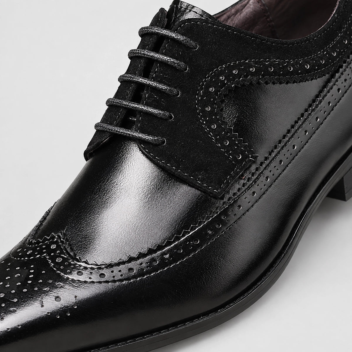 Dalvren Leather Brogue Derby — Black (mens shoe zoom)
