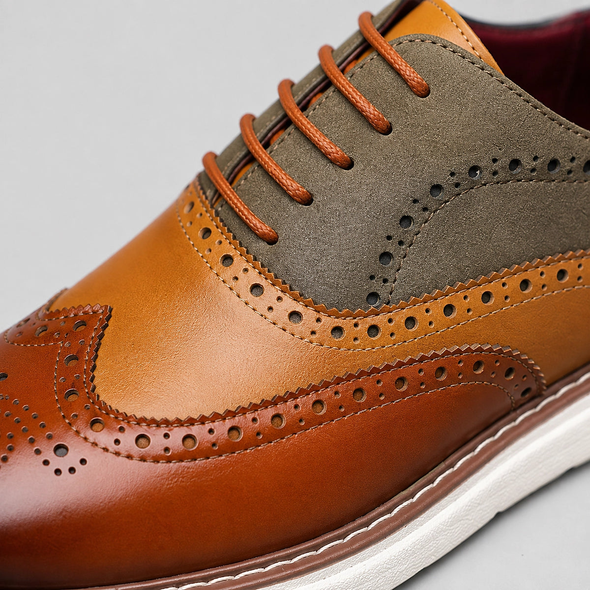 Delvoro Leather Wingtip Oxford — Black & White (mens shoe zoom)