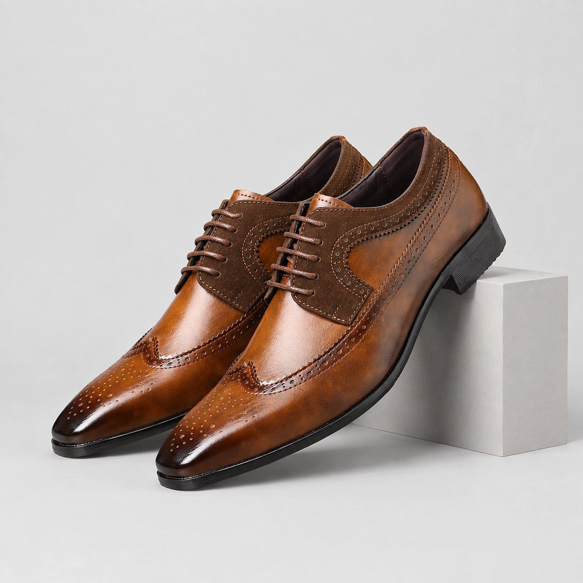 Dalvren Leather Brogue Derby — Brown (mens shoe pedestal)