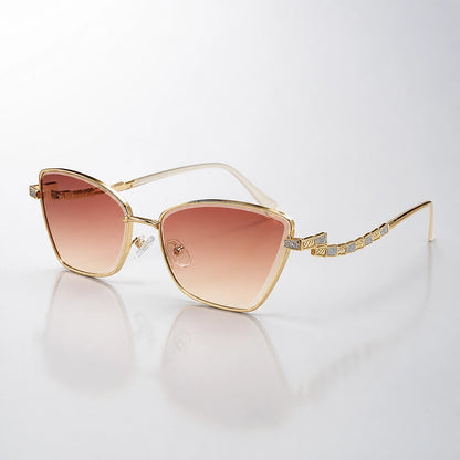 Quelsa Cat-Eye Sunglasses — C4双茶 (sunglasses hero)