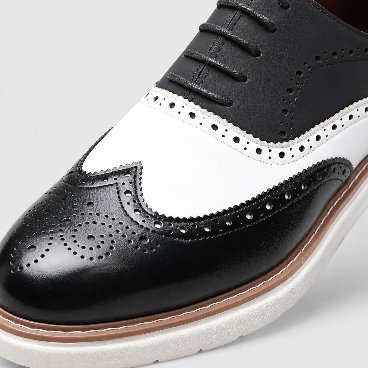 Delvoro Leather Wingtip Oxford — Olive & Black & Cream (mens shoe zoom)