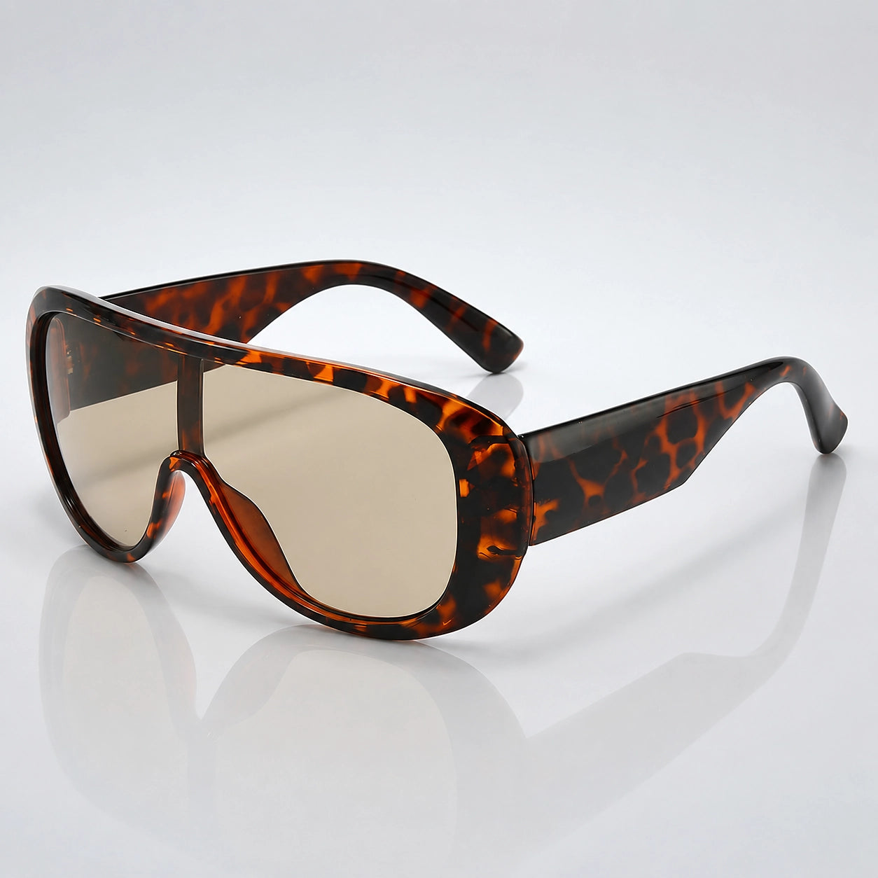 Quelto Riviera Sunglasses — Tortoiseshell 2 (sunglasses hero)