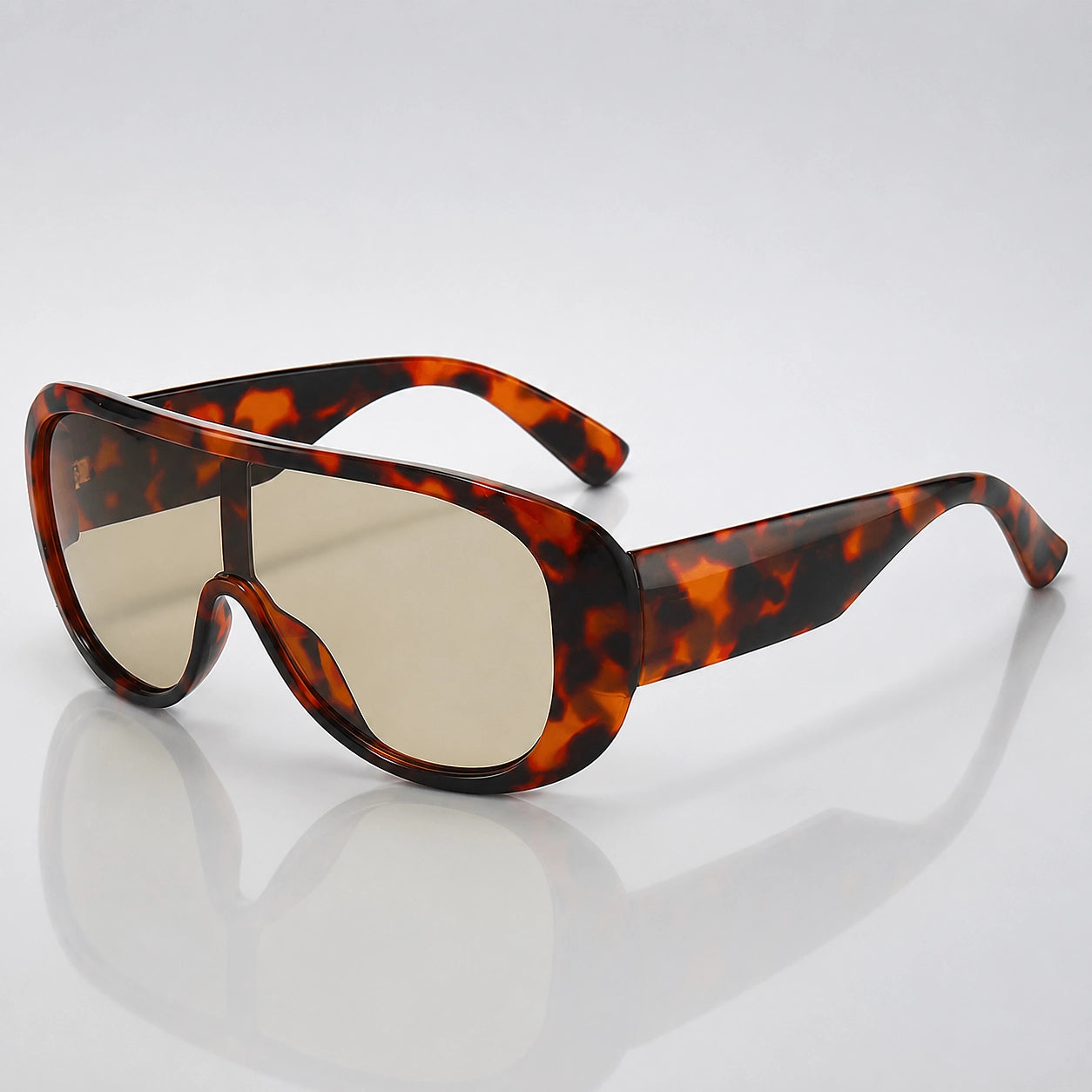 Quelto Riviera Sunglasses — Tortoiseshell (sunglasses hero)